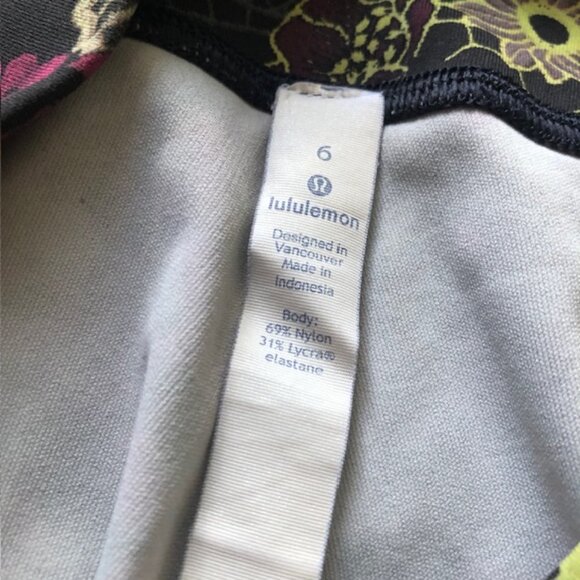 Lululemon Wunder Under Crop (Hi-Rise) Leggings 21" in Colour Fluorolace Multi, 6 - Picture 6 of 11